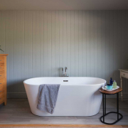 Cowbyre Kingsize Bedroom with freestanding bath